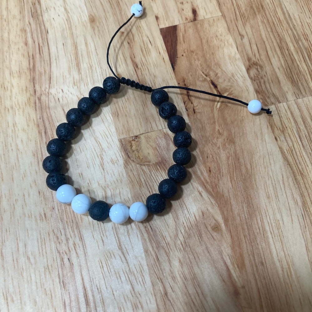 Lava rock diffuser bracelet with white howlite stone beads-adjustable